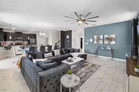 House in Davenport, Florida 7 bedrooms, 310.2 sq.m. № 2166452 - photo 4