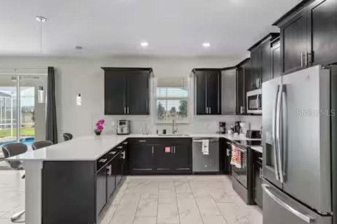 House in Davenport, Florida 7 bedrooms, 310.2 sq.m. № 2166452 - photo 3