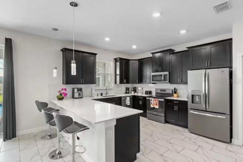 House in Davenport, Florida 7 bedrooms, 310.2 sq.m. № 2166452 - photo 5