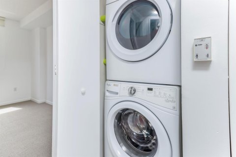 Снять в аренду кондоминиум в Майами, Флорида 3 комнаты, 100.06м2, № 2193377 - фото 18