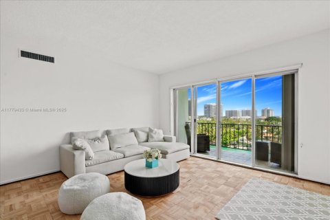 Кондоминиум с 2 спальнями в Бей-Харбор-Айлендс, Флорида № 2016285