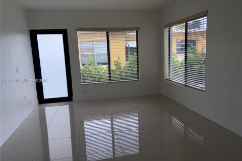 Купить коммерческую недвижимость в Майами-Бич, Флорида 280.94м2, № 2011949 - фото 10