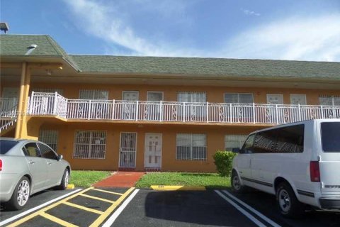 Condo in Miami Gardens, Florida  № 1764064 - photo 2