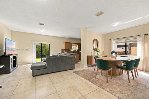 House in Homestead, Florida 4 bedrooms, 148.36 sq.m. № 2392615 - photo 8