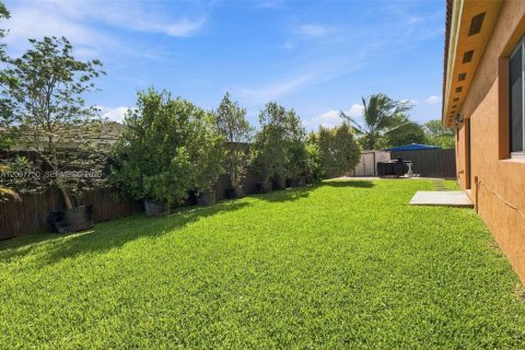 House in Homestead, Florida 4 bedrooms, 148.36 sq.m. № 2392615 - photo 25