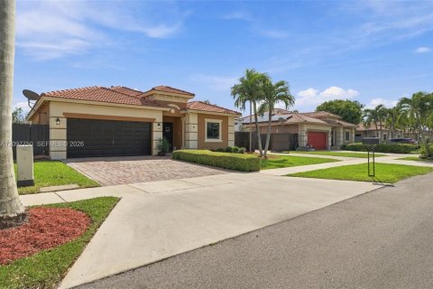 House in Homestead, Florida 4 bedrooms, 148.36 sq.m. № 2392615
