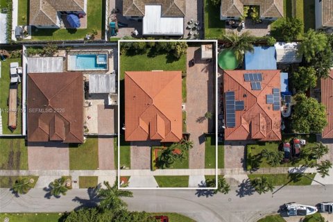 House in Homestead, Florida 4 bedrooms, 148.36 sq.m. № 2392615 - photo 2