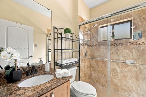 House in Homestead, Florida 4 bedrooms, 148.36 sq.m. № 2392615 - photo 22