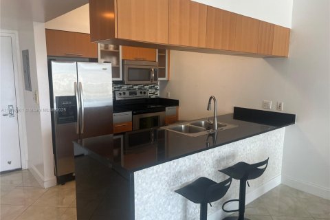 Condo in Miami, Florida, 1 bedroom  № 1748014 - photo 10