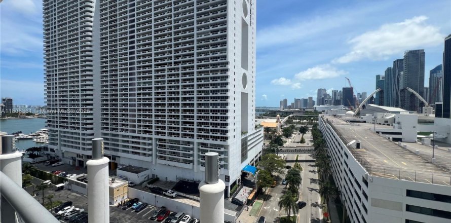Condo in Miami, Florida, 1 bedroom № 1748014