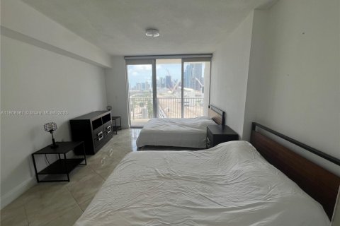 Condo in Miami, Florida, 1 bedroom  № 1748014 - photo 6
