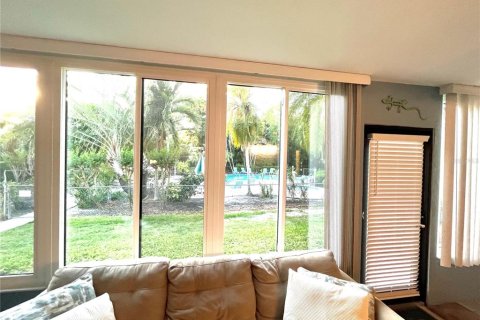 Condo in Bradenton, Florida, 2 bedrooms № 2314450 - photo 18