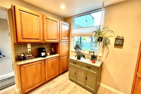 Condo in Bradenton, Florida, 2 bedrooms № 2314450 - photo 9