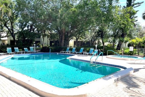 Condo in Bradenton, Florida, 2 bedrooms № 2314450 - photo 21