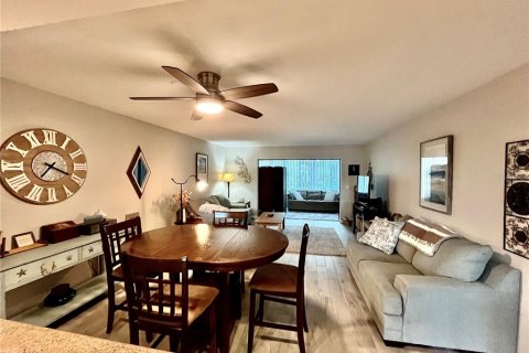 Condo in Bradenton, Florida, 2 bedrooms № 2314450 - photo 17