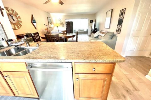Condo in Bradenton, Florida, 2 bedrooms № 2314450 - photo 10