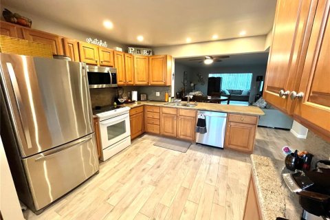 Condo in Bradenton, Florida, 2 bedrooms № 2314450 - photo 4