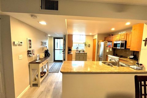 Condo in Bradenton, Florida, 2 bedrooms № 2314450 - photo 11