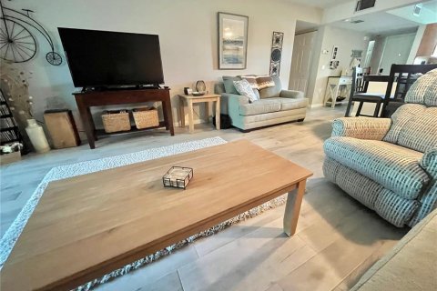 Condo in Bradenton, Florida, 2 bedrooms № 2314450 - photo 15