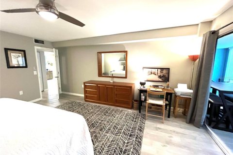 Condo in Bradenton, Florida, 2 bedrooms № 2314450 - photo 30