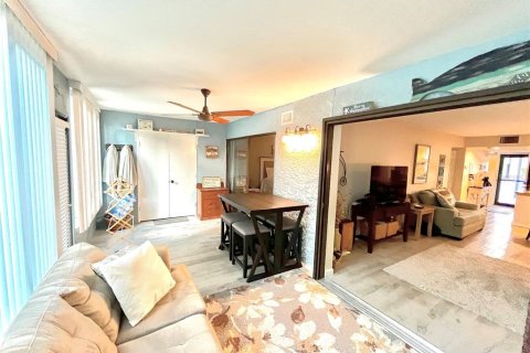 Condo in Bradenton, Florida, 2 bedrooms № 2314450 - photo 20