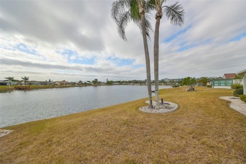 House in Sun City Center, Florida 2 bedrooms, 162.02 sq.m. № 1509418 - photo 30