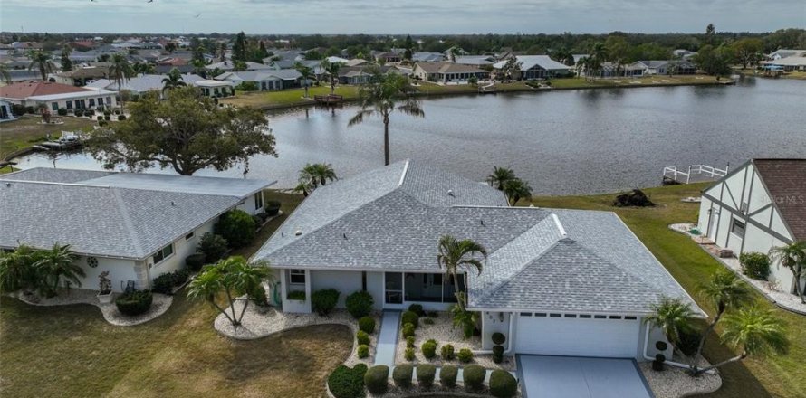 House in Sun City Center, Florida 2 bedrooms, 162.02 sq.m. № 1509418