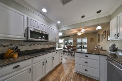 House in Sun City Center, Florida 2 bedrooms, 162.02 sq.m. № 1509418 - photo 5