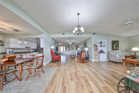 House in Sun City Center, Florida 2 bedrooms, 162.02 sq.m. № 1509418 - photo 20