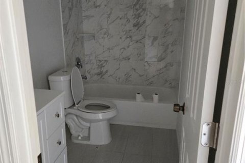 House in Tampa, Florida 3 bedrooms, 119.29 sq.m. № 1886153 - photo 11