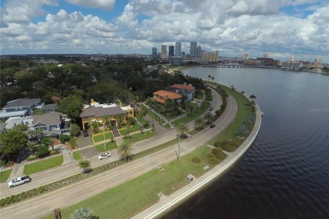 House in Tampa, Florida 3 bedrooms, 119.29 sq.m. № 1886153 - photo 15