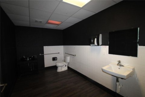 Propiedad comercial en alquiler en Sarasota, Florida, 145.58 m2 № 1613384 - foto 4