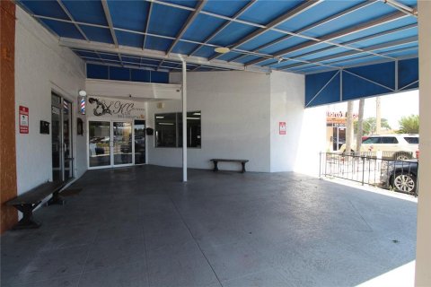 Propiedad comercial en alquiler en Sarasota, Florida, 145.58 m2 № 1613384 - foto 2