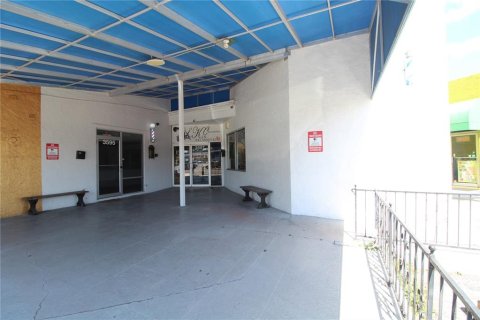 Propiedad comercial en alquiler en Sarasota, Florida, 145.58 m2 № 1613384 - foto 3