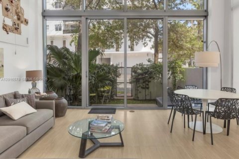 Condo in Miami Beach, Florida, 2 bedrooms № 2247465 - photo 8