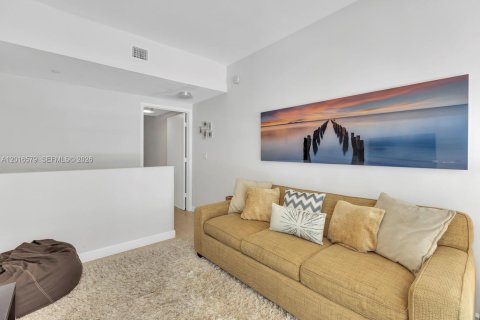 Condo in Miami Beach, Florida, 2 bedrooms № 2247465 - photo 19