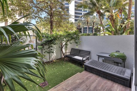 Condo in Miami Beach, Florida, 2 bedrooms № 2247465 - photo 10