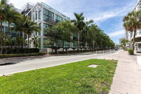 Condo in Miami Beach, Florida, 2 bedrooms № 2247465 - photo 27