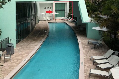 Condo in Miami Beach, Florida, 2 bedrooms № 2247465 - photo 25