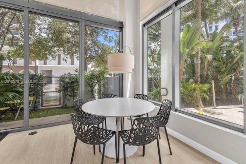 Condo in Miami Beach, Florida, 2 bedrooms № 2247465 - photo 9
