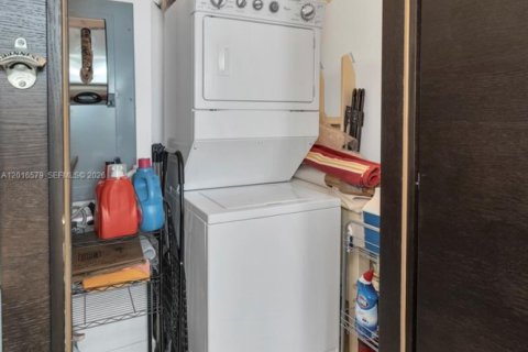 Condo in Miami Beach, Florida, 2 bedrooms № 2247465 - photo 16