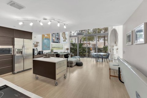 Condo in Miami Beach, Florida, 2 bedrooms № 2247465 - photo 6