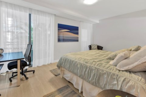 Condo in Miami Beach, Florida, 2 bedrooms № 2247465 - photo 21
