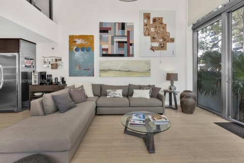 Condo in Miami Beach, Florida, 2 bedrooms № 2247465 - photo 2