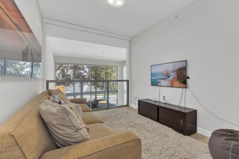 Condo in Miami Beach, Florida, 2 bedrooms № 2247465 - photo 17
