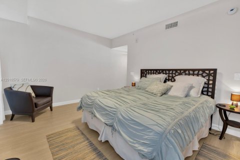 Condo in Miami Beach, Florida, 2 bedrooms № 2247465 - photo 20