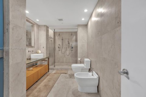 Condo in Miami Beach, Florida, 2 bedrooms № 2247465 - photo 22
