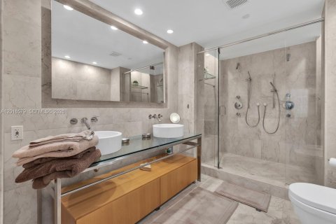 Condo in Miami Beach, Florida, 2 bedrooms № 2247465 - photo 23