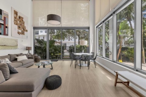 Condo in Miami Beach, Florida, 2 bedrooms  № 2247465