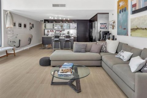 Condo in Miami Beach, Florida, 2 bedrooms № 2247465 - photo 7